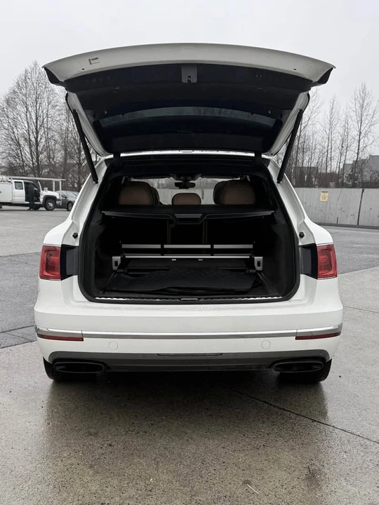 2017 Bentley Bentayga - Image 9 of 17