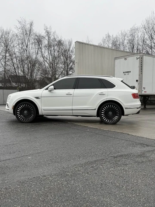 2017 Bentley Bentayga - Image 7 of 17