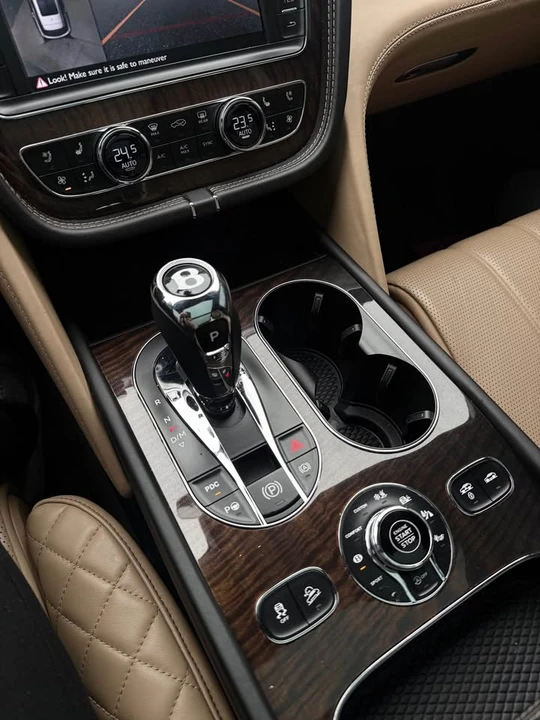 2017 Bentley Bentayga - Image 13 of 17
