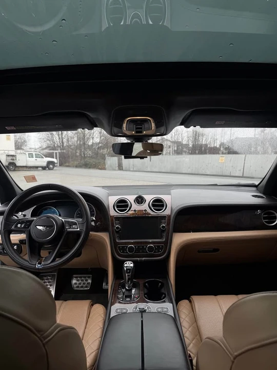 2017 Bentley Bentayga - Image 11 of 17