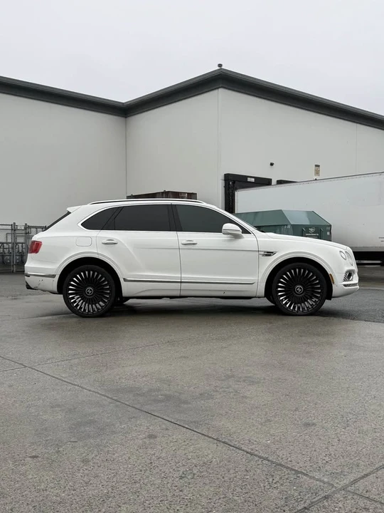2017 Bentley Bentayga - Image 3 of 17