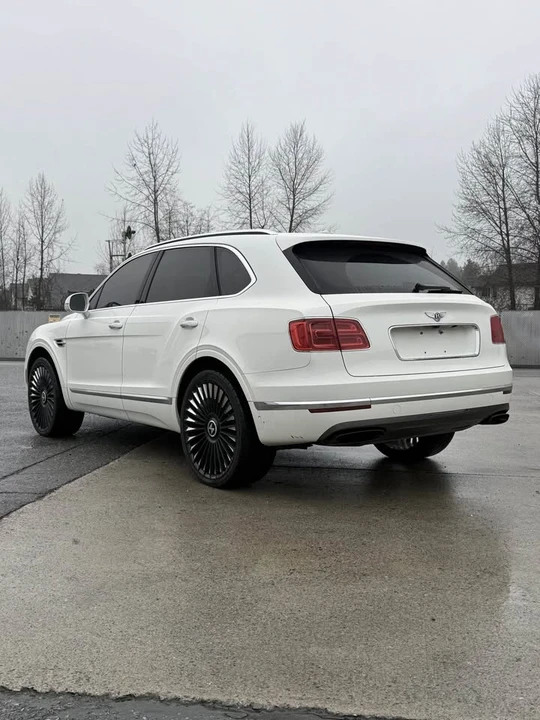 2017 Bentley Bentayga - Image 6 of 17