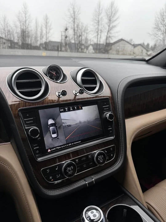 2017 Bentley Bentayga - Image 12 of 17