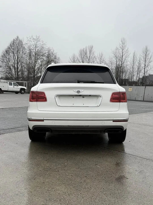 2017 Bentley Bentayga - Image 5 of 17