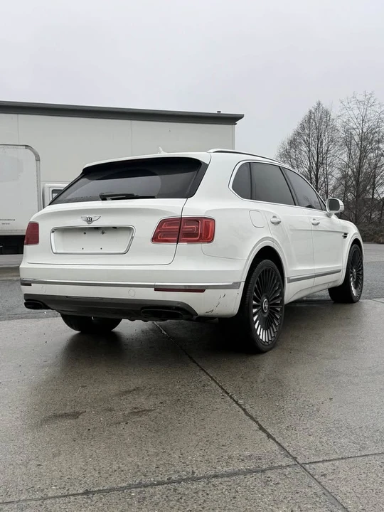2017 Bentley Bentayga - Image 4 of 17