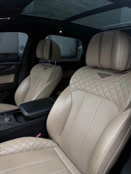 2017 Bentley Bentayga - Image 15 of 17