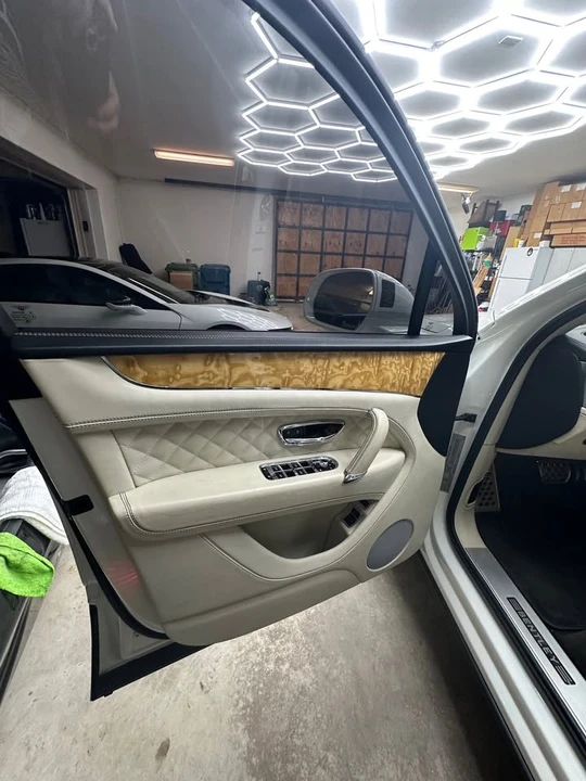 2017 Bentley Bentayga - Image 15 of 20