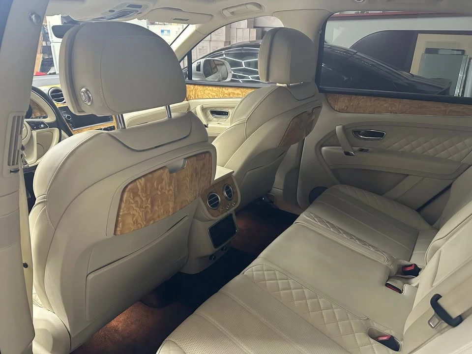 2017 Bentley Bentayga - Image 13 of 20