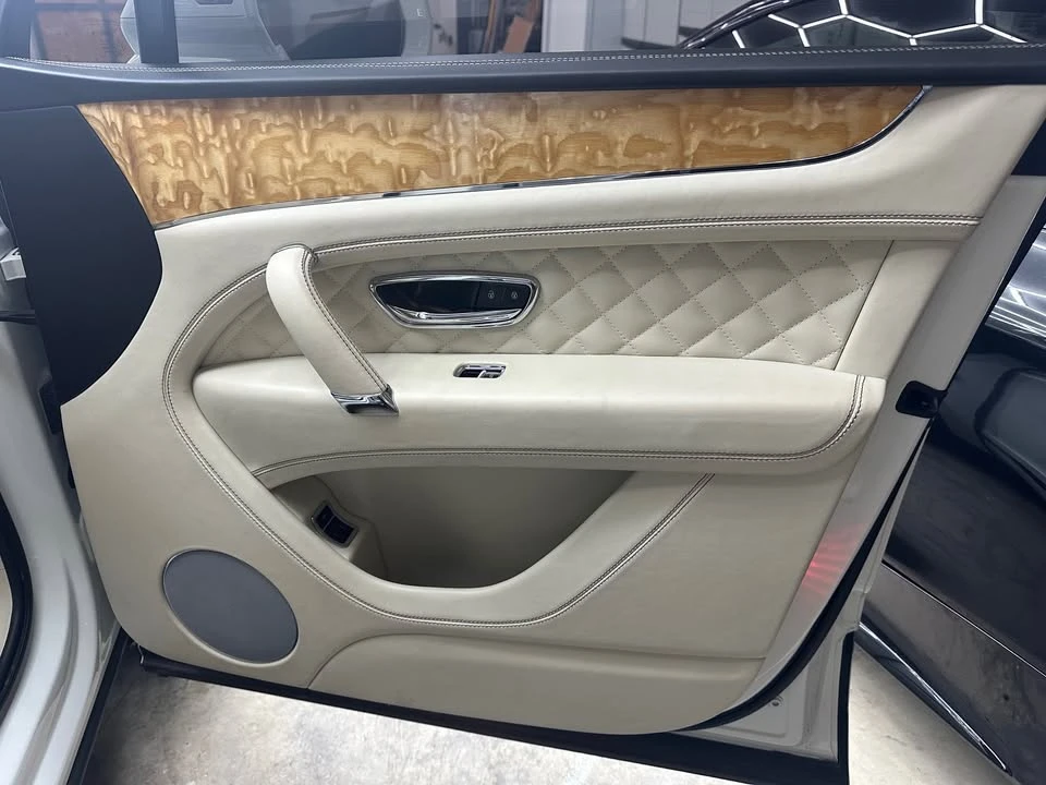 2017 Bentley Bentayga - Image 9 of 20