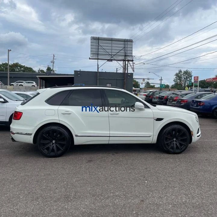 2017 Bentley Bentayga - Image 3 of 3