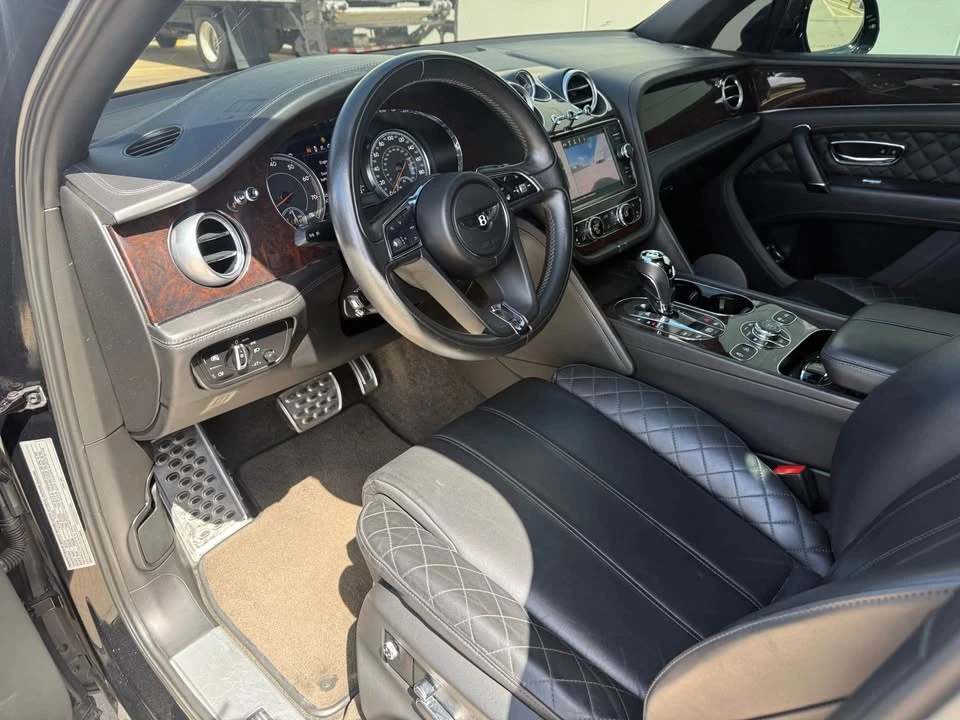 2017 Bentley Bentayga - Image 9 of 16