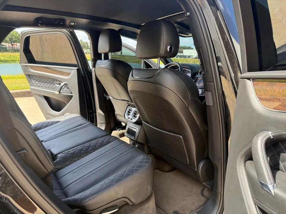 2017 Bentley Bentayga - Image 11 of 16