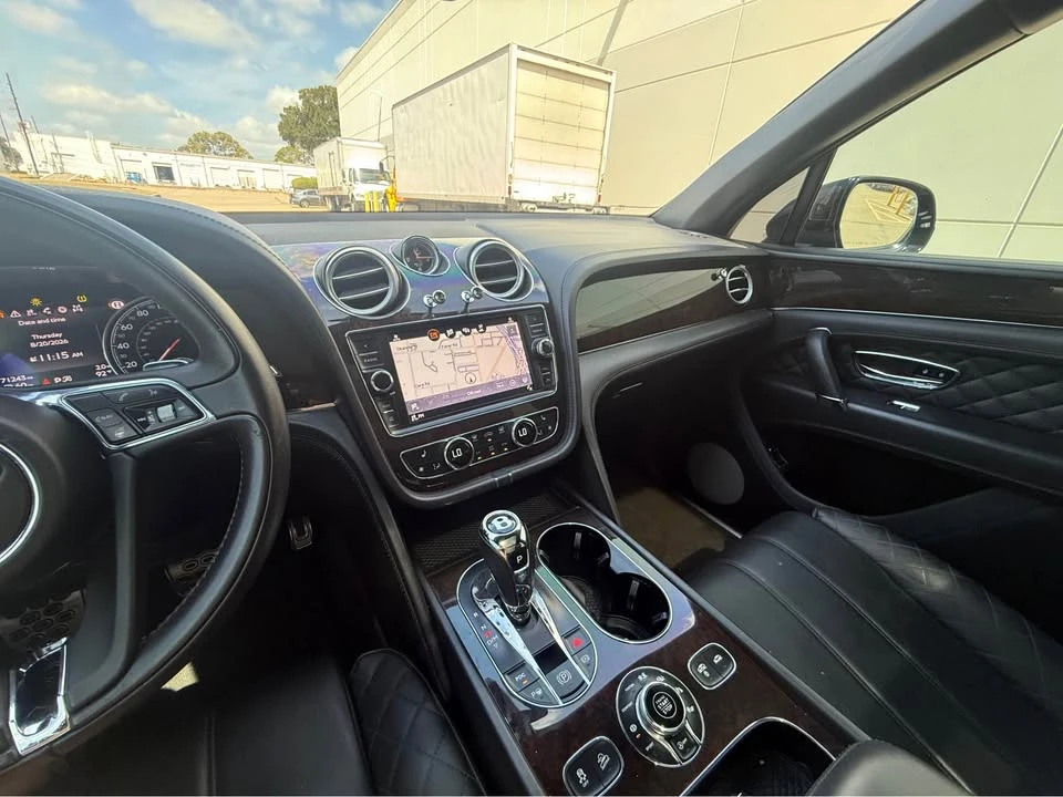 2017 Bentley Bentayga - Image 14 of 16