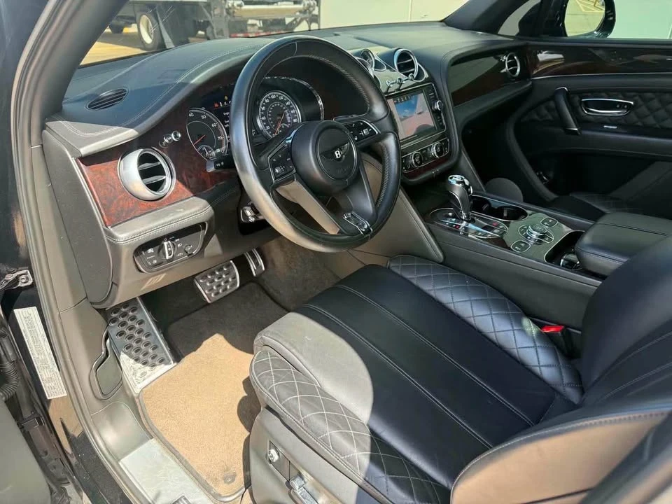 2017 Bentley Bentayga - Image 9 of 11