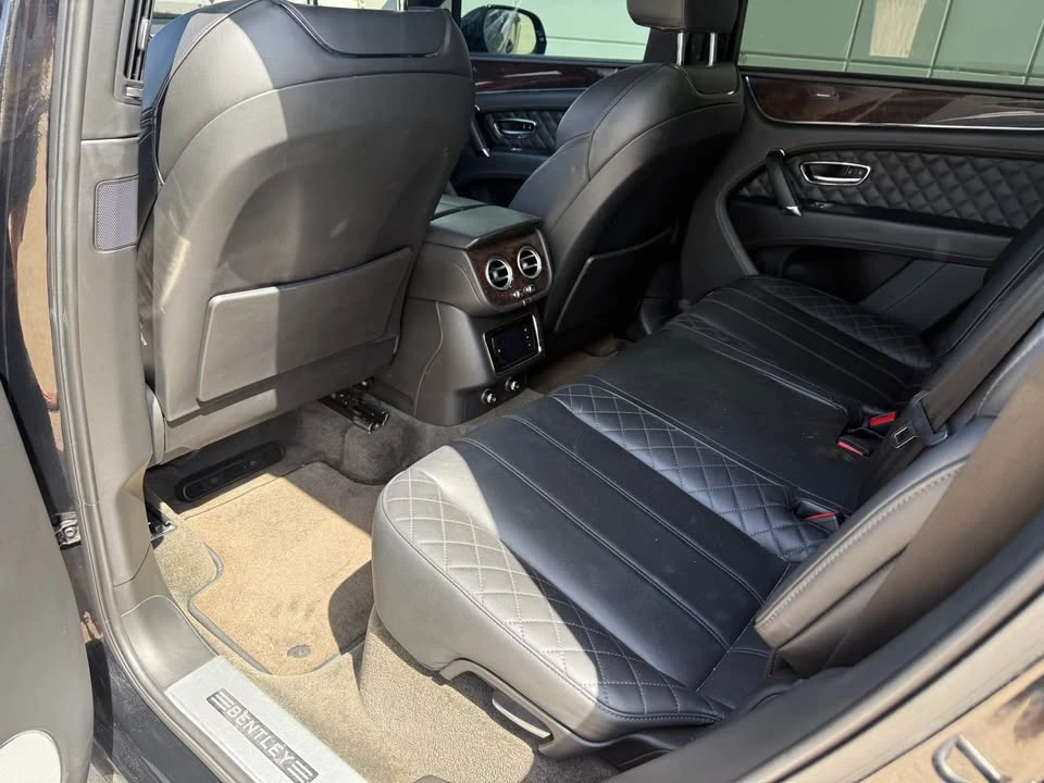 2017 Bentley Bentayga - Image 10 of 16