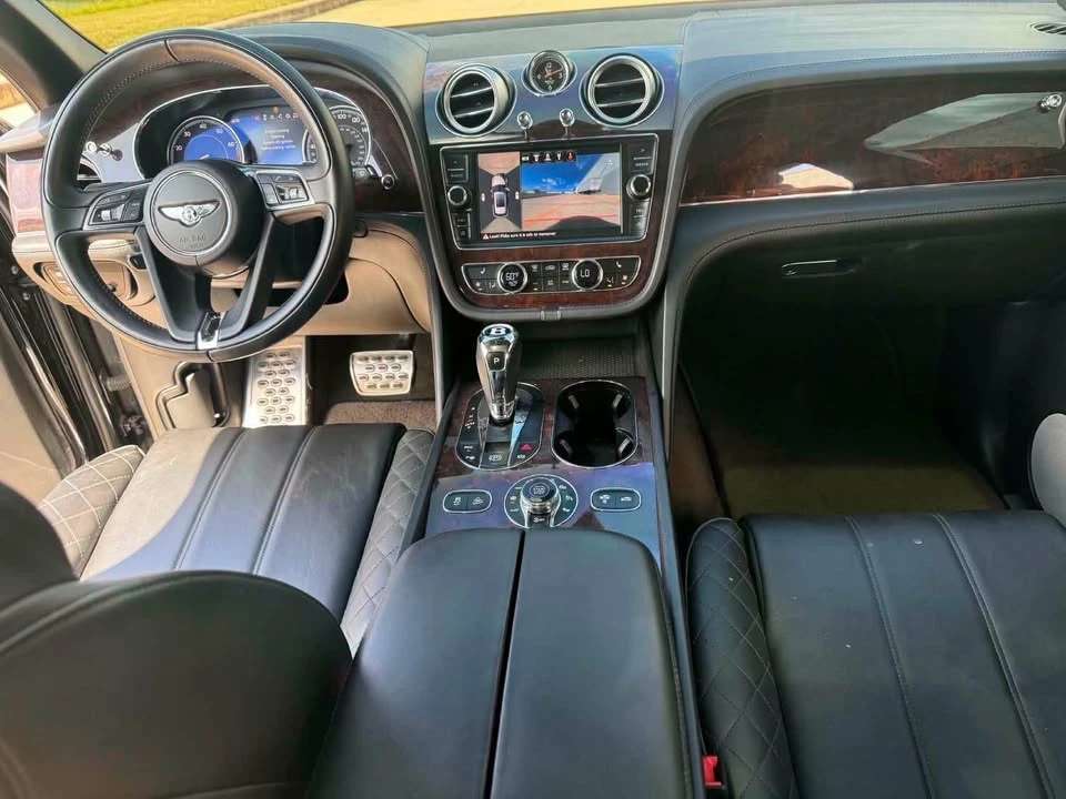 2017 Bentley Bentayga - Image 10 of 11