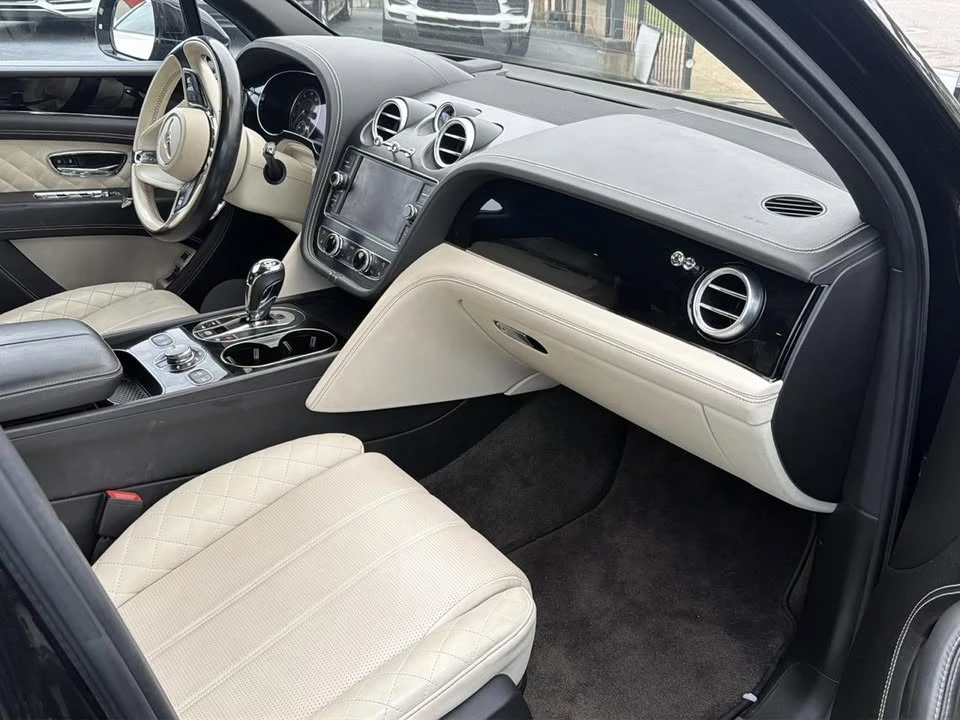 2017 Bentley Bentayga - Image 7 of 7