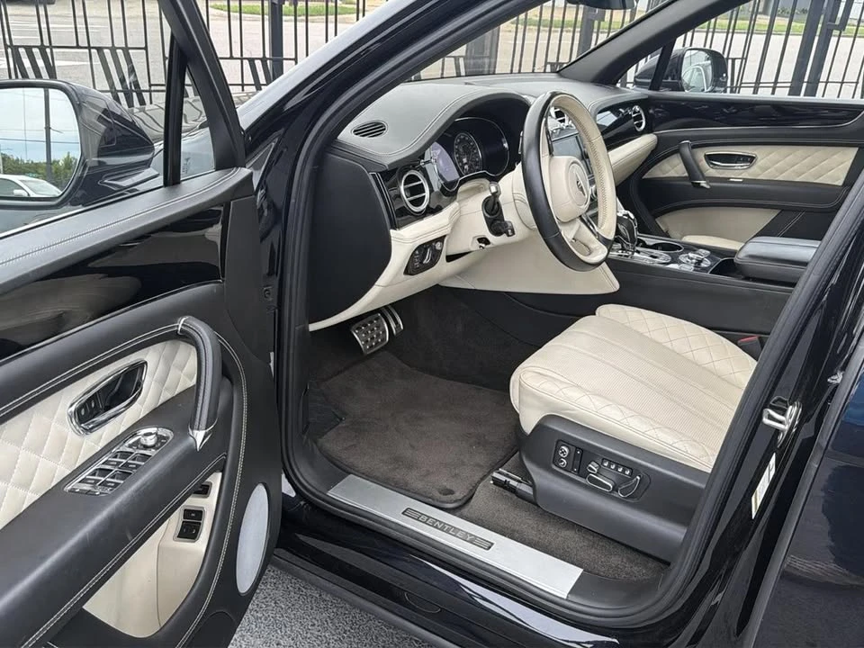 2017 Bentley Bentayga - Image 3 of 7