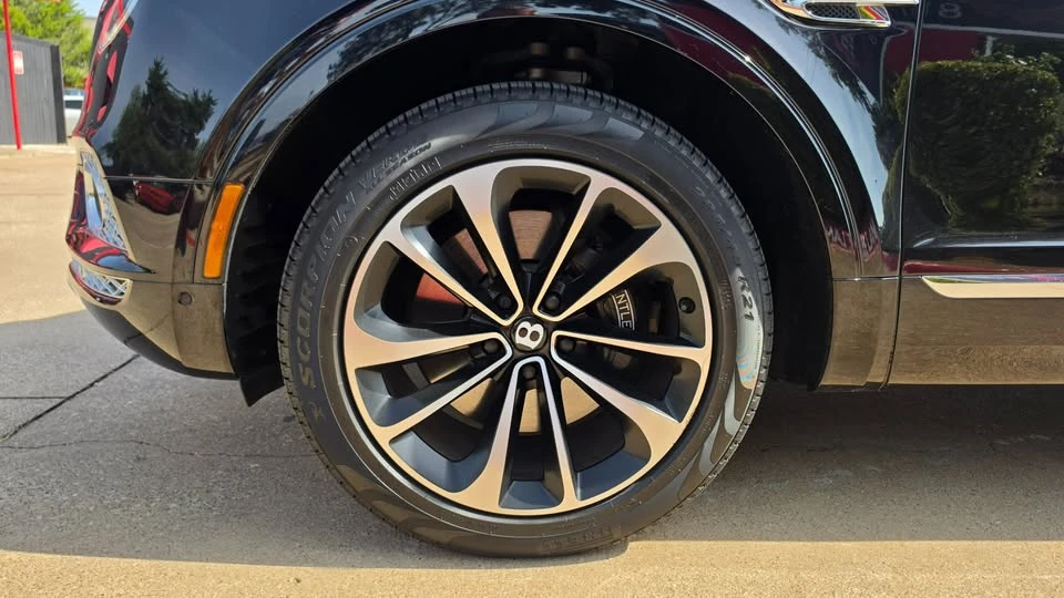 2017 Bentley Bentayga - Image 13 of 20