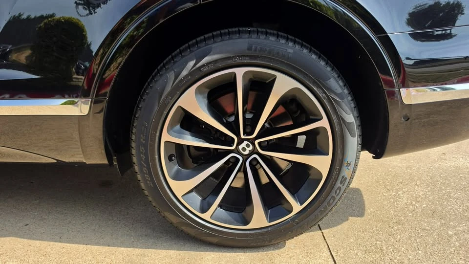 2017 Bentley Bentayga - Image 14 of 20