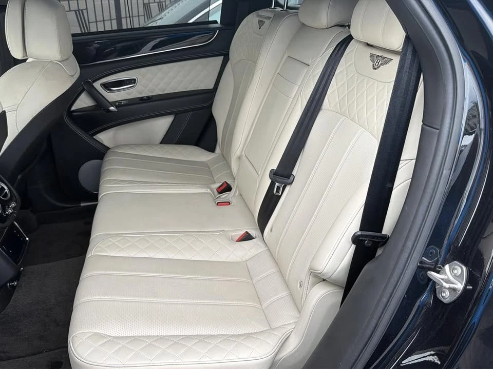 2017 Bentley Bentayga - Image 5 of 7