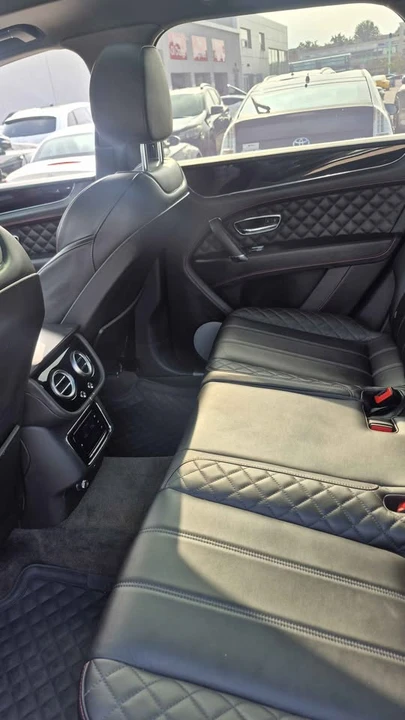 2017 Bentley Bentayga - Image 7 of 14