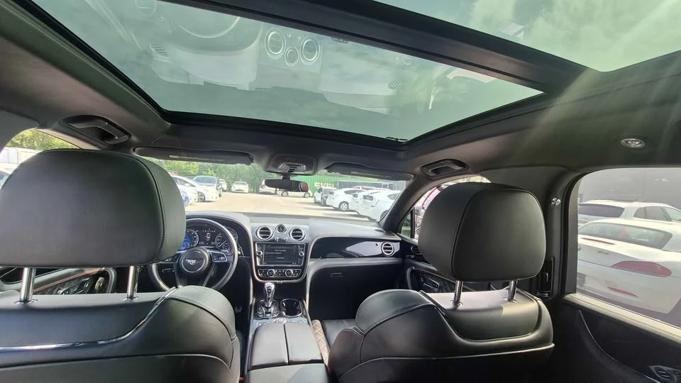 2017 Bentley Bentayga - Image 10 of 14
