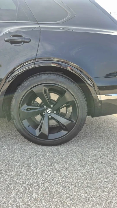 2017 Bentley Bentayga - Image 6 of 14