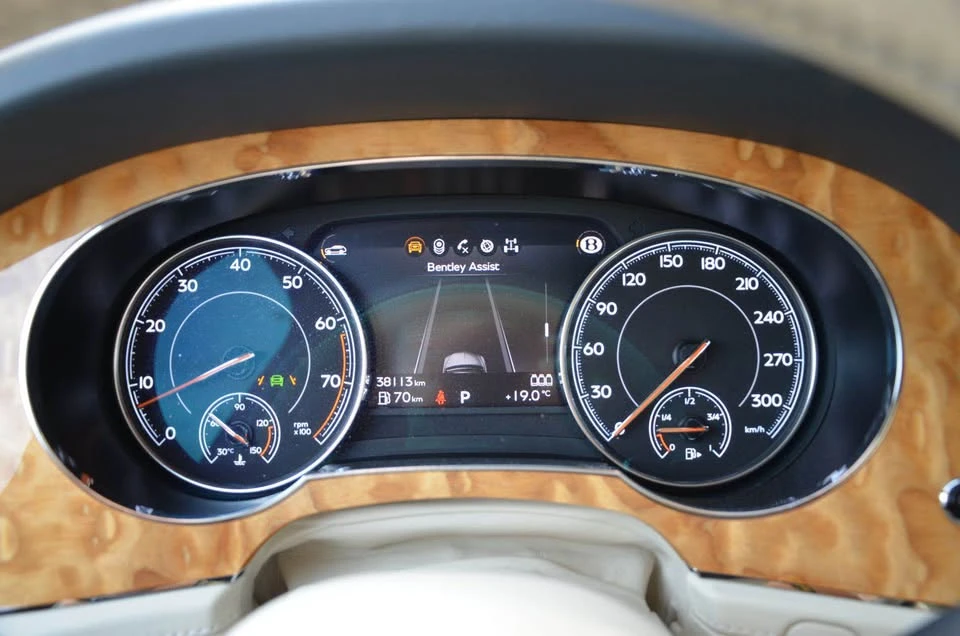2017 Bentley Bentayga - Image 7 of 20