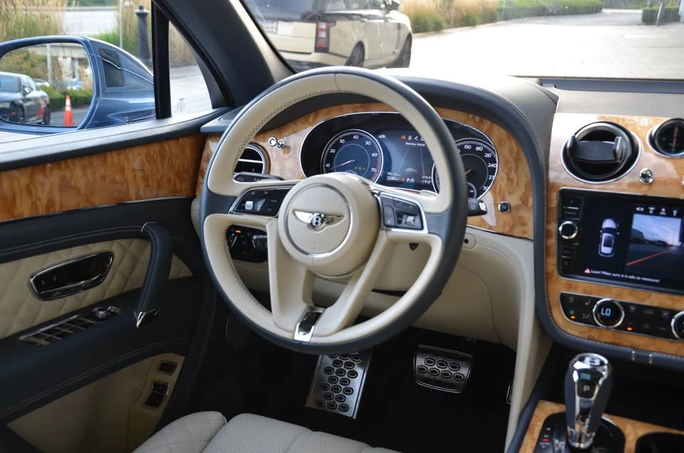 2017 Bentley Bentayga - Image 17 of 20