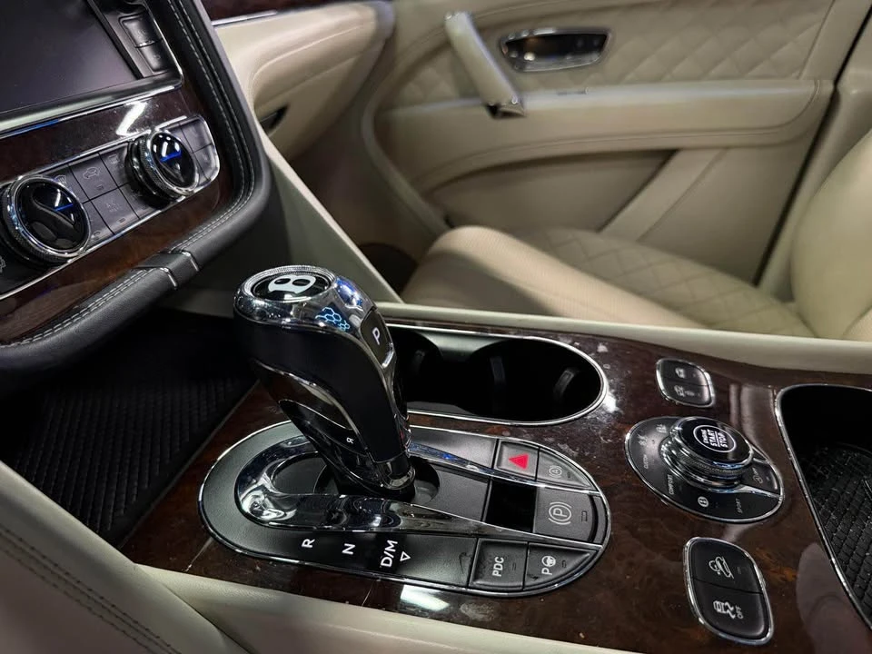 2017 Bentley Bentayga - Image 9 of 11