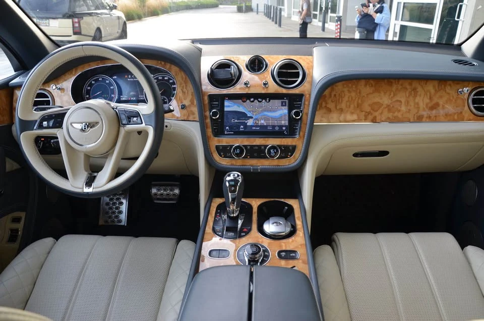 2017 Bentley Bentayga - Image 18 of 20