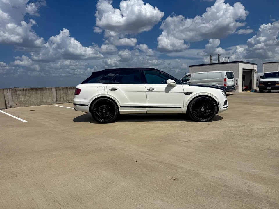 2017 Bentley Bentayga - Image 10 of 18
