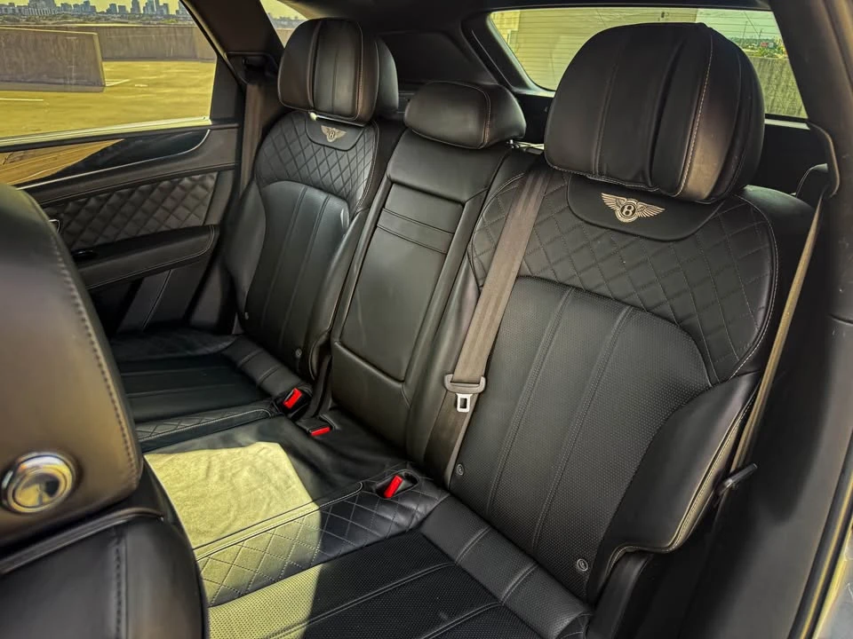 2017 Bentley Bentayga - Image 17 of 18