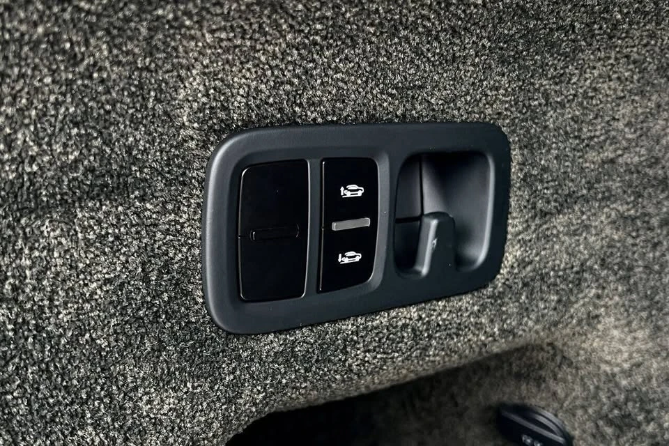 2017 Bentley Bentayga - Image 19 of 20