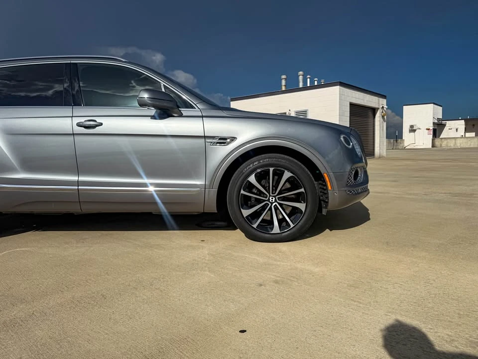 2017 Bentley Bentayga - Image 8 of 18