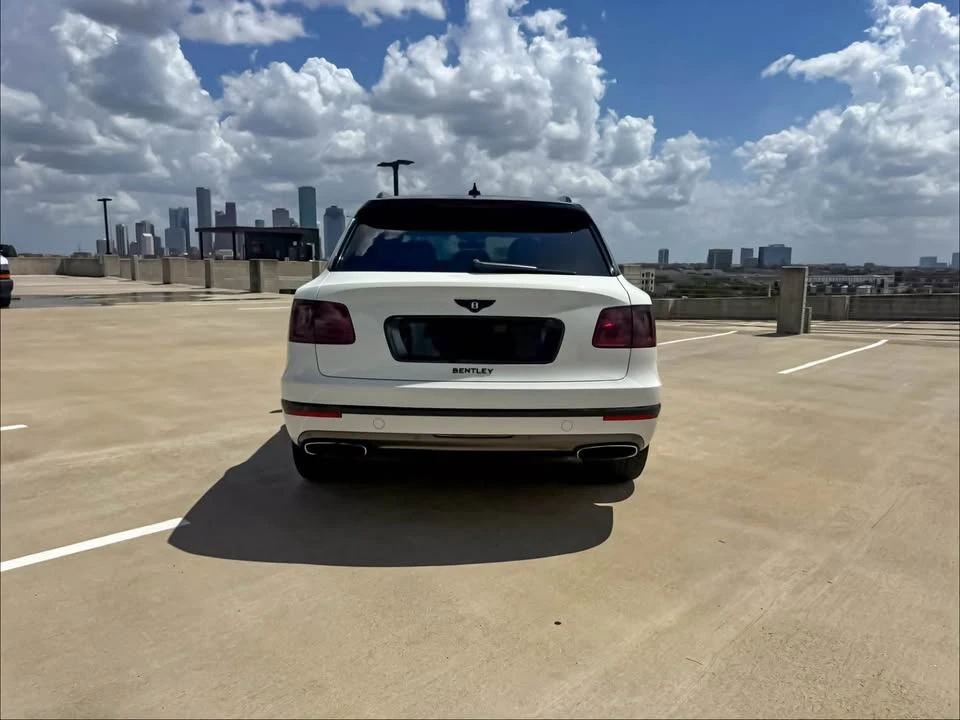 2017 Bentley Bentayga - Image 9 of 18