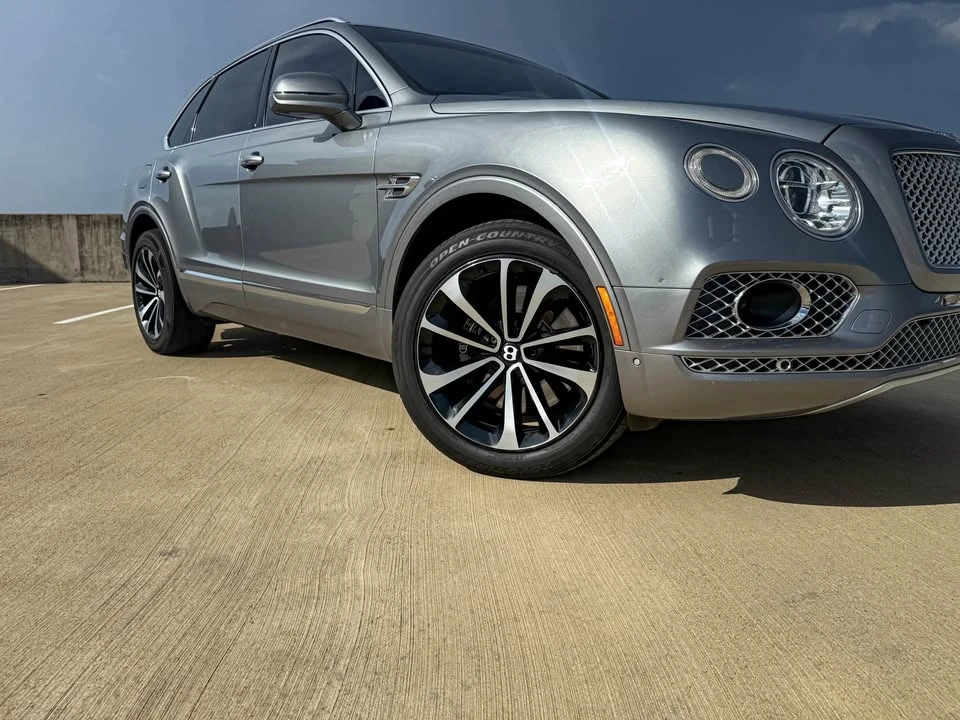 2017 Bentley Bentayga - Image 2 of 18