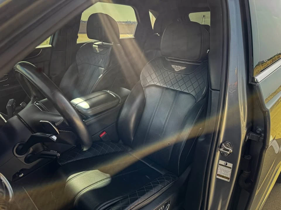 2017 Bentley Bentayga - Image 18 of 18
