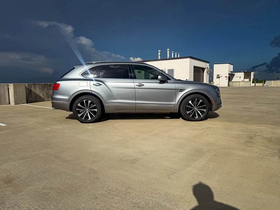 2017 Bentley Bentayga - Image 7 of 18
