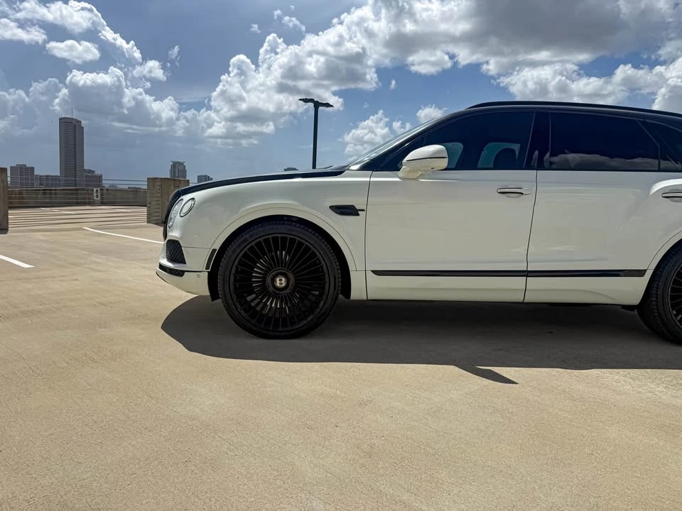 2017 Bentley Bentayga - Image 6 of 18