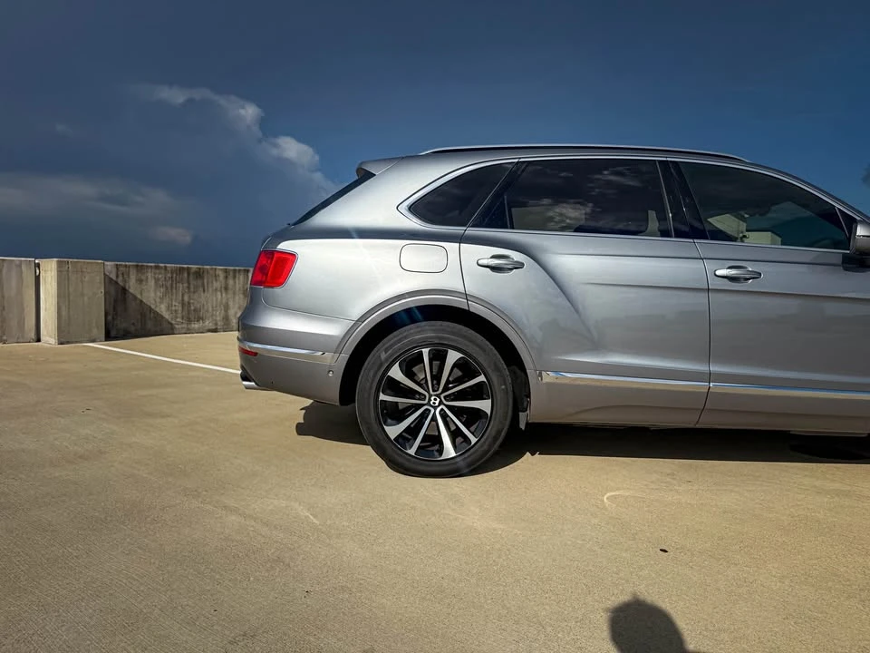 2017 Bentley Bentayga - Image 6 of 18