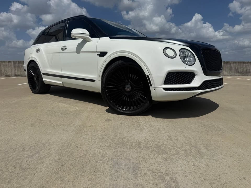 2017 Bentley Bentayga - Image 2 of 18