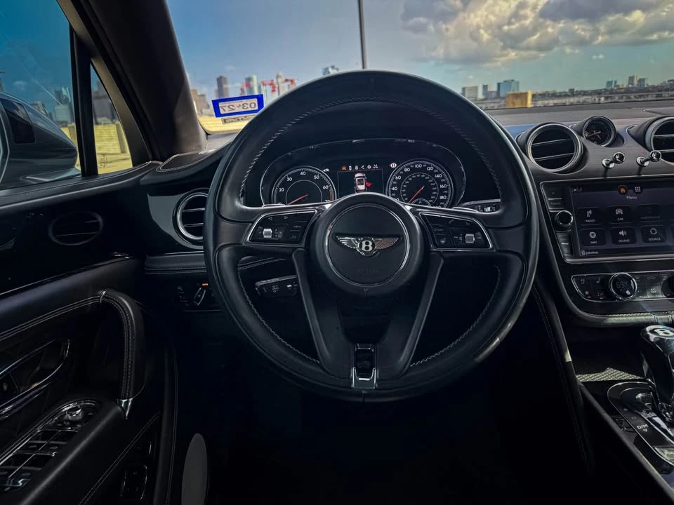 2017 Bentley Bentayga - Image 10 of 18