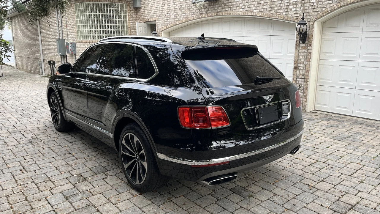 2017 Bentley Bentayga - Image 2 of 19