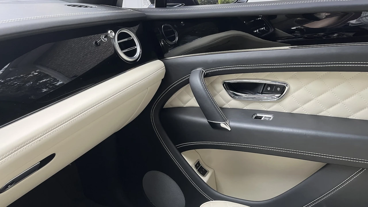 2017 Bentley Bentayga - Image 4 of 19
