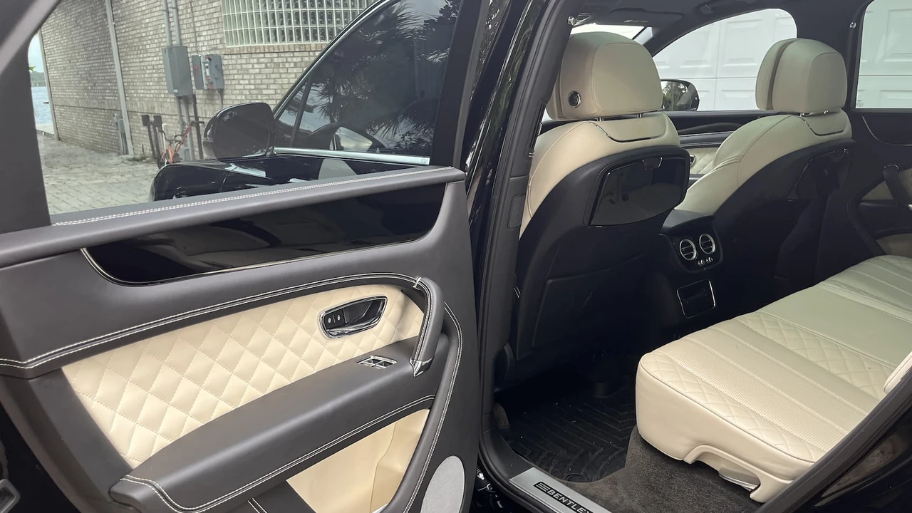2017 Bentley Bentayga - Image 5 of 19