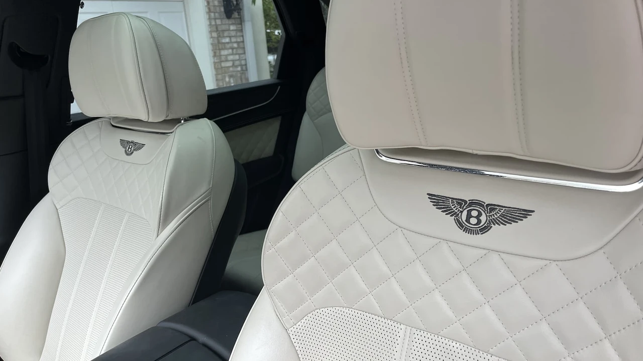2017 Bentley Bentayga - Image 6 of 19