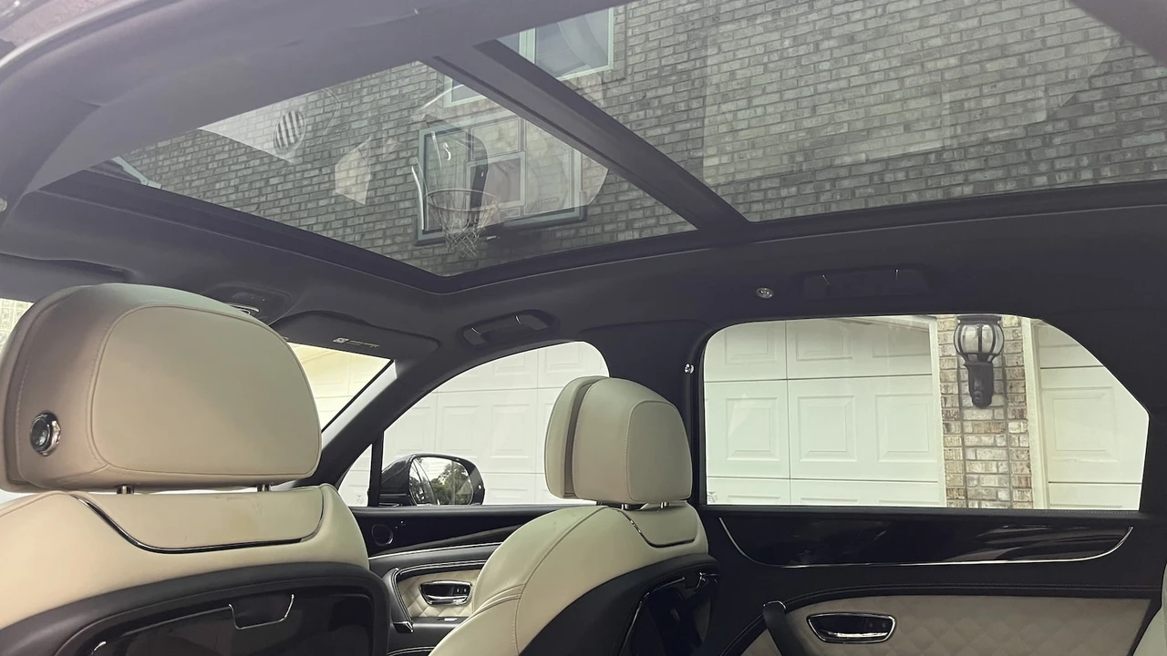 2017 Bentley Bentayga - Image 9 of 19