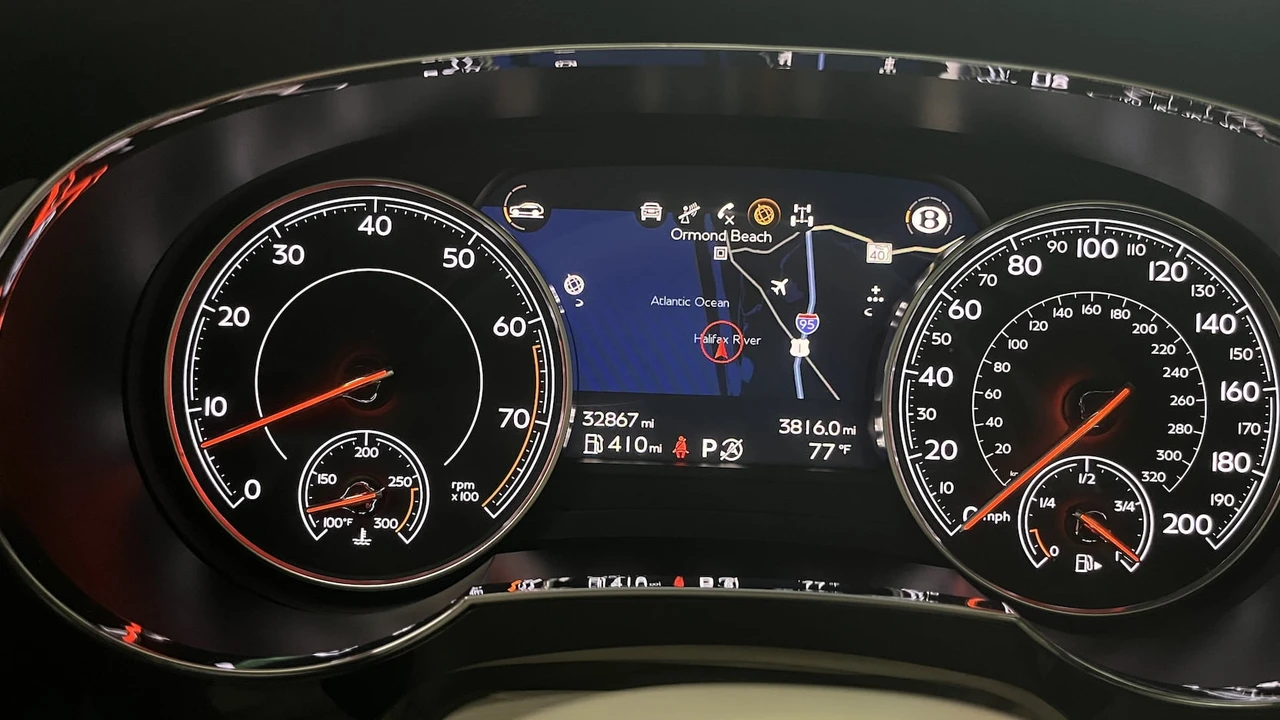 2017 Bentley Bentayga - Image 10 of 19